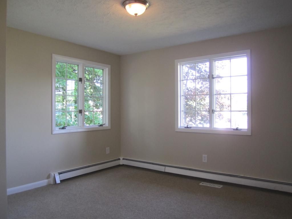 385 Oak Street Manchester, NH 03104 - Photo 15 of 24 Gallery Image 15