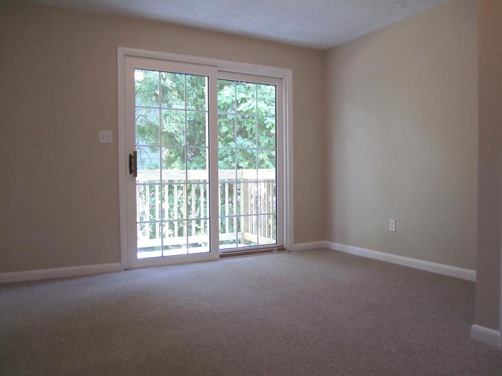 385 Oak Street Manchester, NH 03104 - Photo 16 of 24 Gallery Image 16