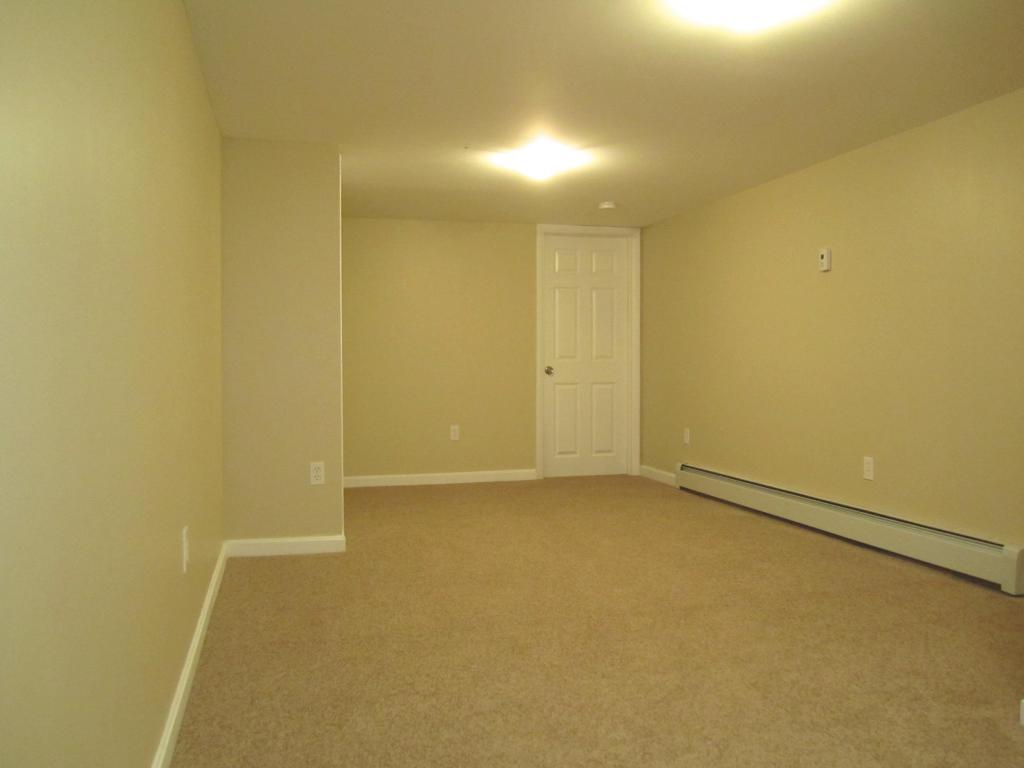 385 Oak Street Manchester, NH 03104 - Photo 17 of 24 Gallery Image 17