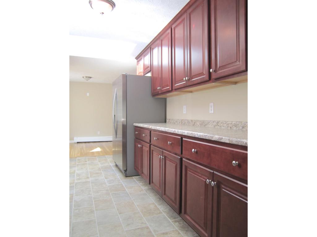 385 Oak Street Manchester, NH 03104 - Photo 3 of 24 Gallery Image 3