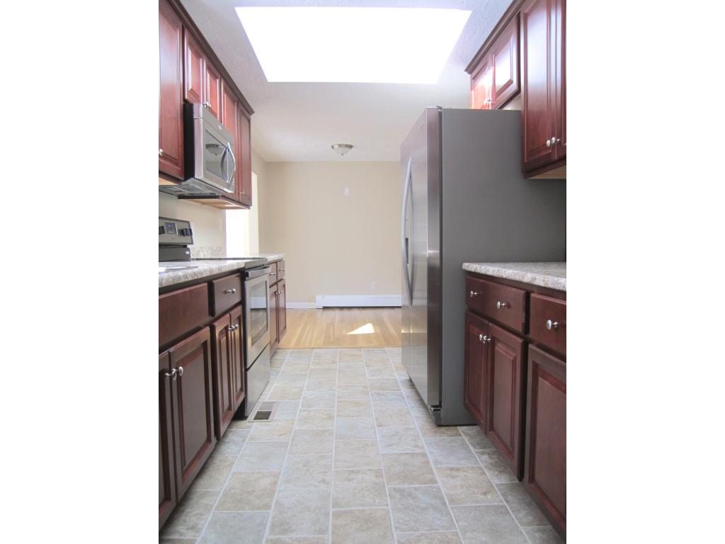 385 Oak Street Manchester, NH 03104 - Photo 4 of 24 Gallery Image 4
