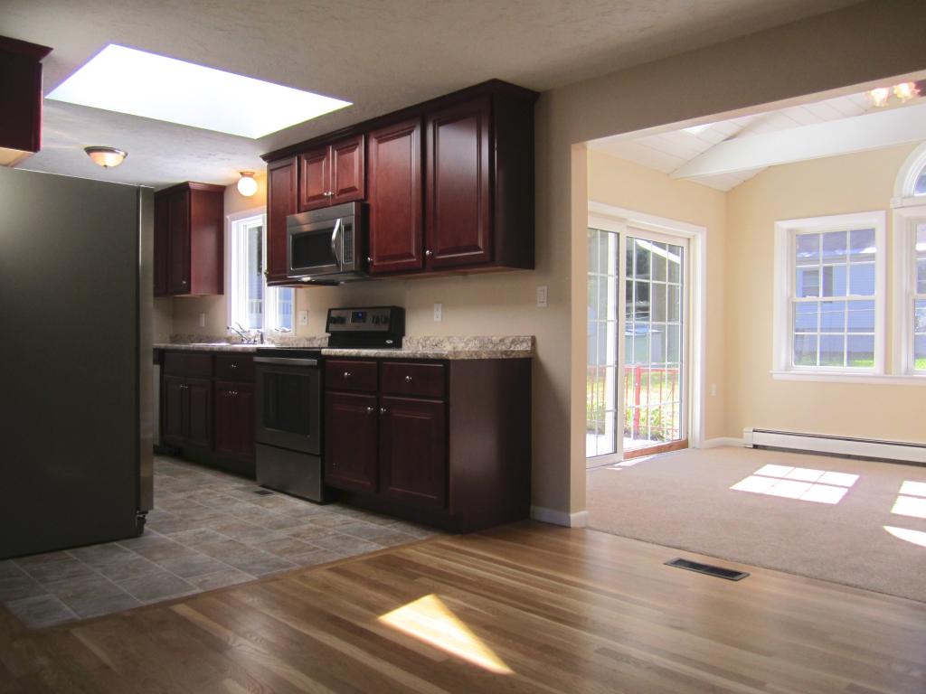 385 Oak Street Manchester, NH 03104 - Photo 5 of 24 Gallery Image 5