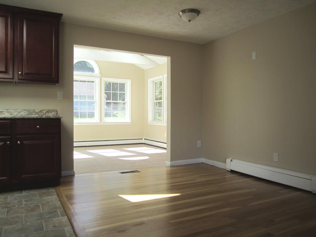 385 Oak Street Manchester, NH 03104 - Photo 6 of 24 Gallery Image 6