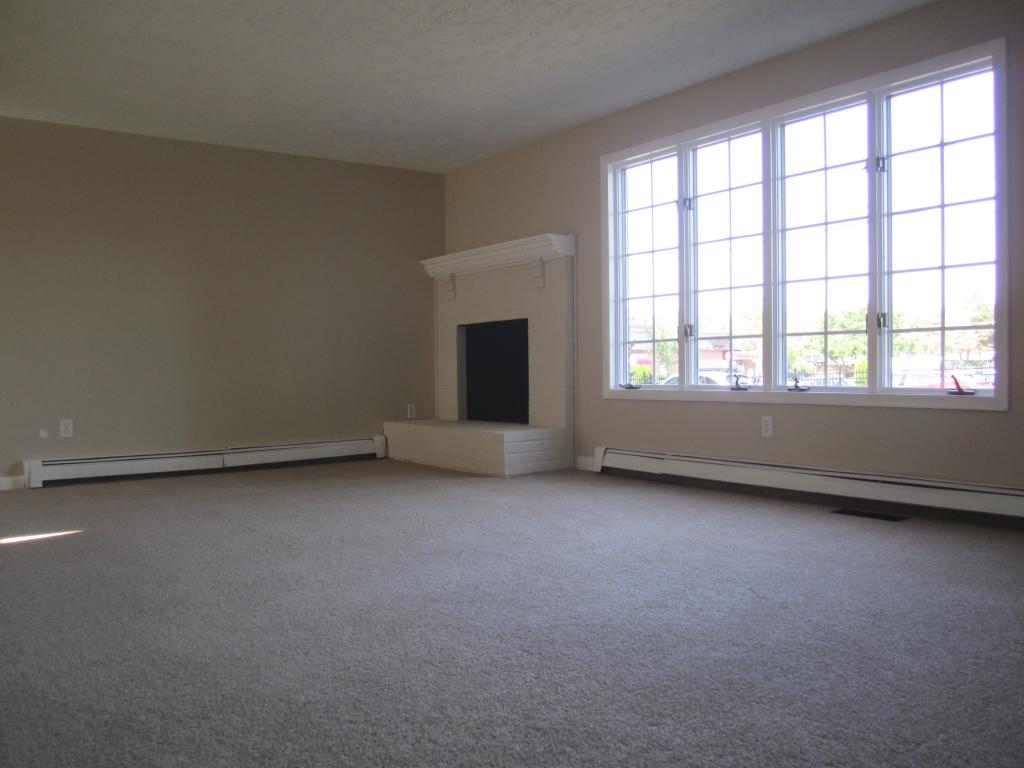 385 Oak Street Manchester, NH 03104 - Photo 8 of 24 Gallery Image 8