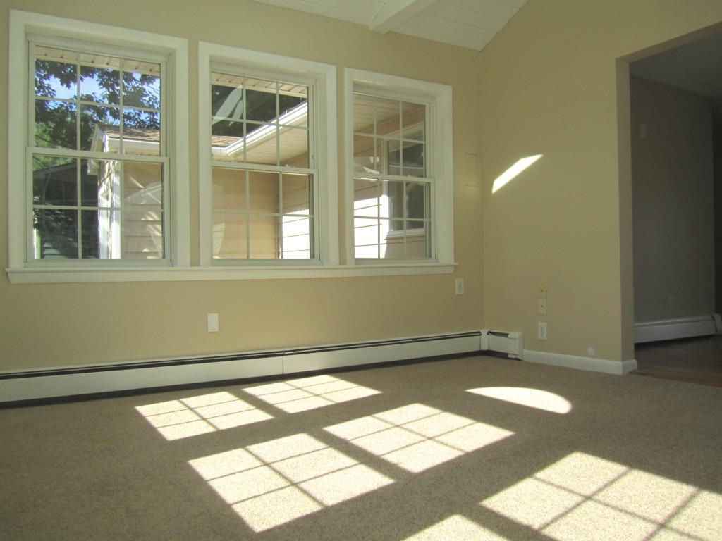 385 Oak Street Manchester, NH 03104 - Photo 10 of 24 Gallery Image 10
