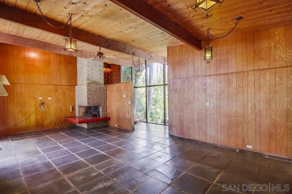 8680 Golf Drive Spring Valley, CA 91941 - Photo 5 of 70 a view of a room with windows