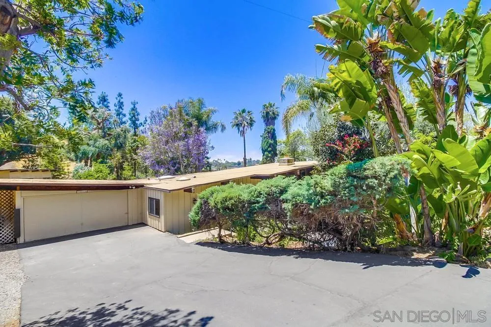8680 Golf Drive Spring Valley, CA 91941 - Photo 68 of 70 a view of a yard with plants