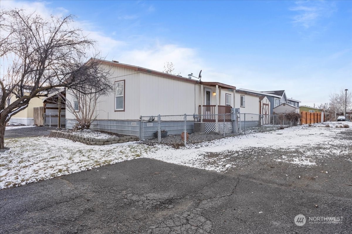 3211 West Wapato Drive, Unit 30, Moses Lake, WA 98837 Compass