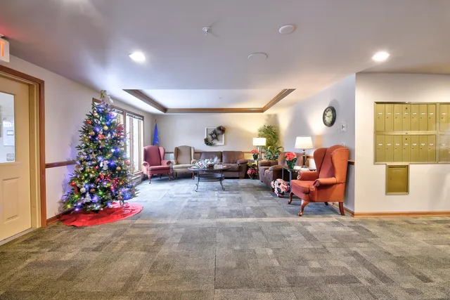 $179,900 | 530 North Silverbrook Drive, Unit 132, West Bend, WI 53090