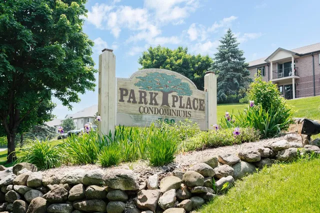 $179,900 | 530 North Silverbrook Drive, Unit 132, West Bend, WI 53090