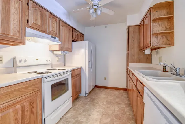 $179,900 | 530 North Silverbrook Drive, Unit 132, West Bend, WI 53090