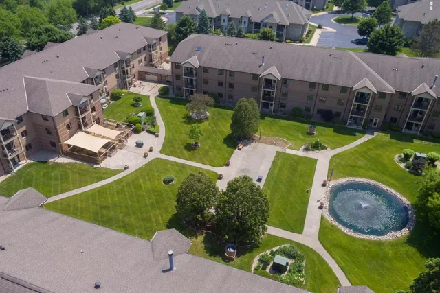 $179,900 | 530 North Silverbrook Drive, Unit 132, West Bend, WI 53090