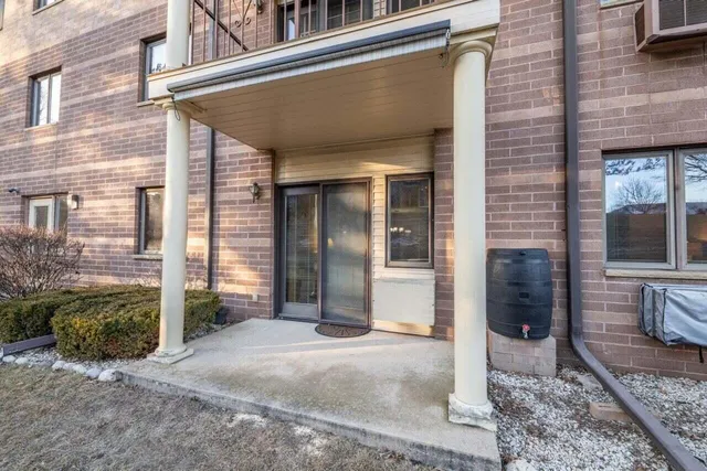 $179,900 | 530 North Silverbrook Drive, Unit 132, West Bend, WI 53090