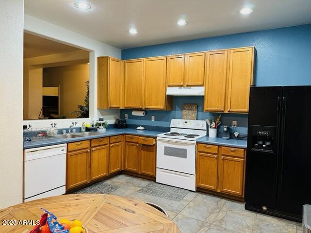 9558 West Monte Vista Road Phoenix, AZ 85037 - Photo 4 of 14 Kitchen