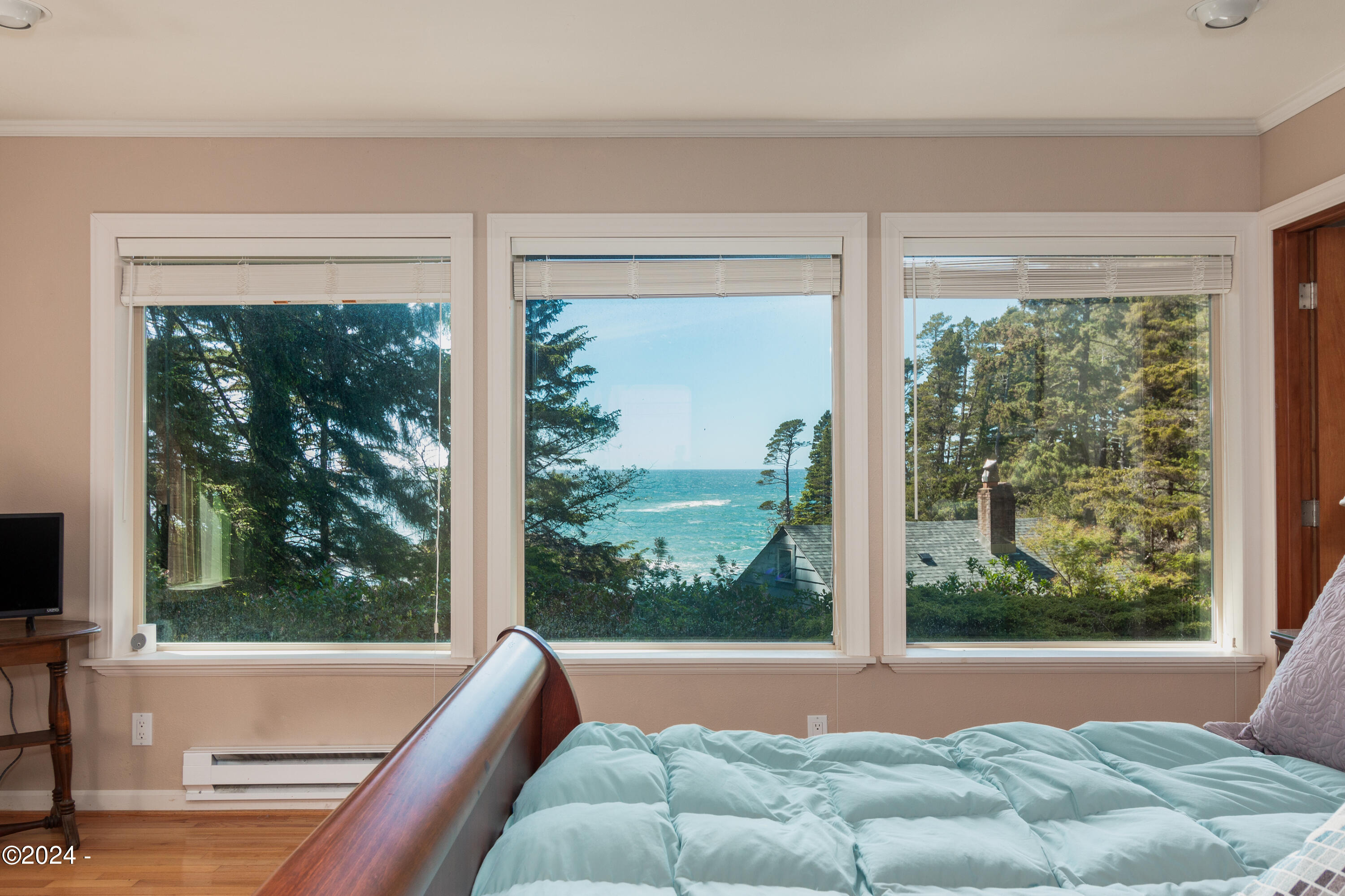 2275 Highway 101 Depoe Bay, OR 97341 - Photo 36 of 61 Primary Bedroom View