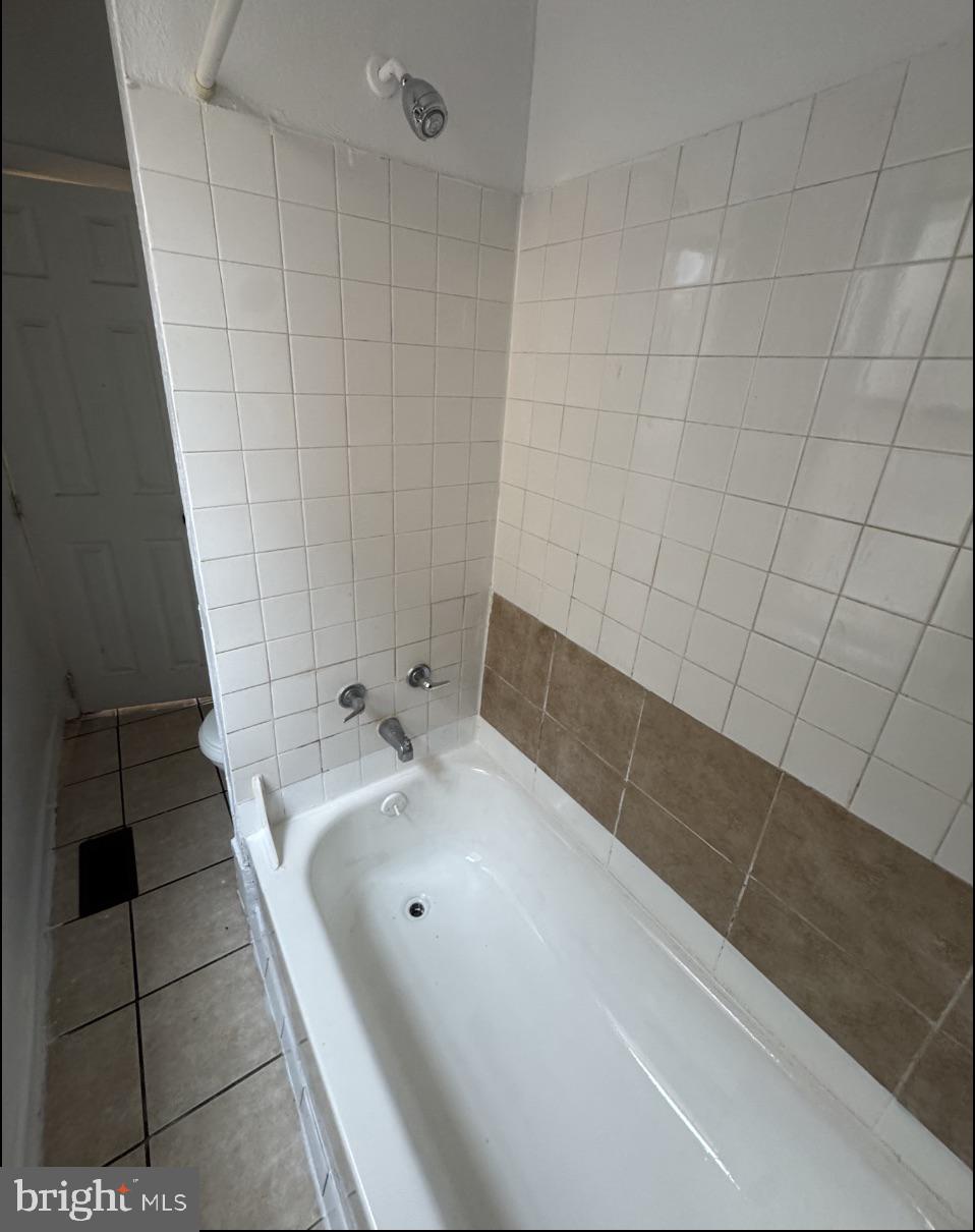 269 East Sharpnack Street Philadelphia, PA 19119 - Photo 5 of 9 Bright and inviting bathroom retreat.