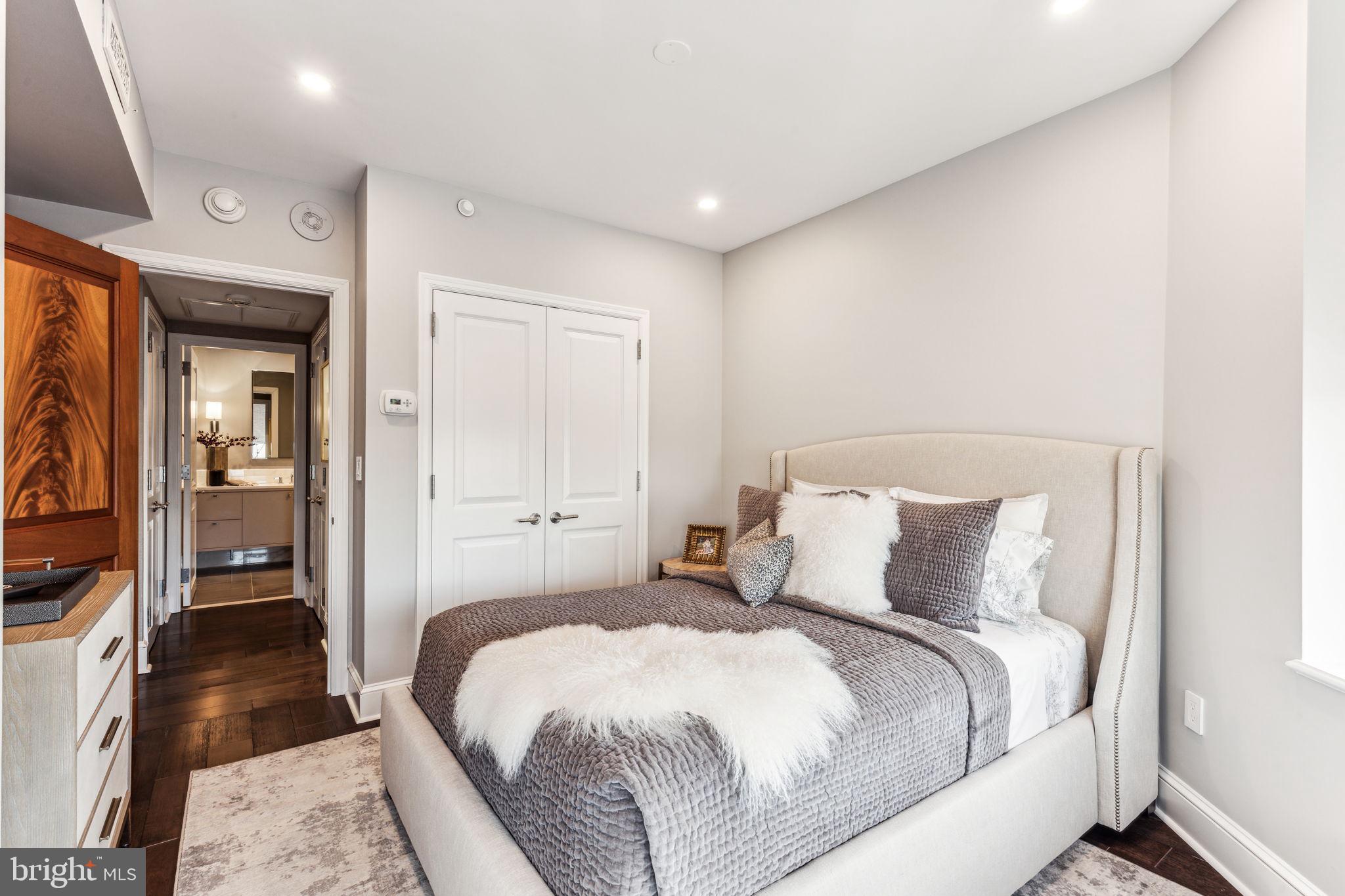210 West Rittenhouse Square, Unit 2202 Philadelphia, PA 19103 - Photo 9 of 25 Gallery Image 9