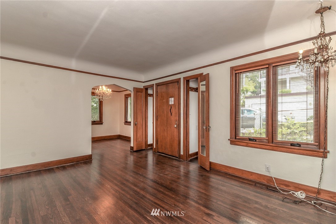 435 Cedar Avenue South Renton, WA 98057 - Photo 3 of 40