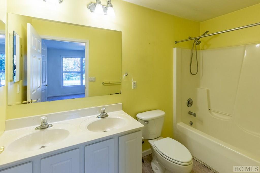171-v-2 North Ridge Point, Unit 2 Sylva, NC 28779 - Photo 16 of 34 Gallery Image 16
