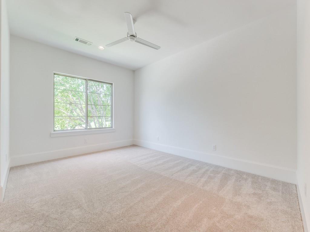 400 Cristler Avenue Dallas, TX 75223 - Photo 29 of 36 an empty room with a window
