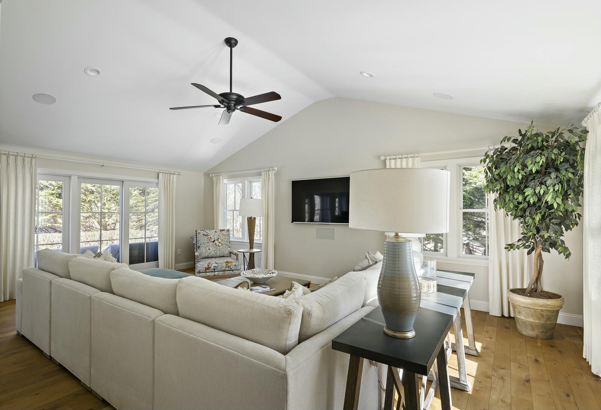 55 Old Purchase Road Edgartown, MA 02539 - Photo 13 of 30 Direct access to deck