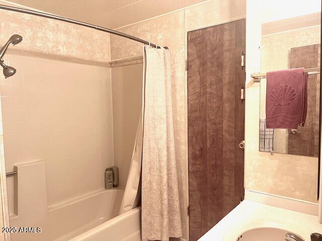 747 East Germann Road, Unit 64 San Tan Valley, AZ 85140 - Photo 12 of 18 a bathroom with a bathtub and a shower