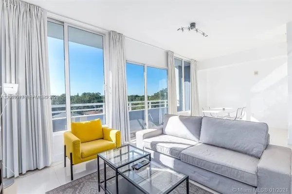 $3,000 | 3250 Grand Avenue, Unit 407, Miami, FL 33133