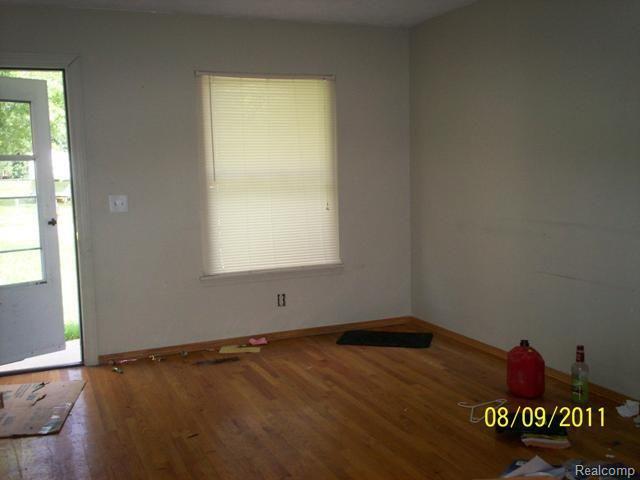 705495042 Living Room
