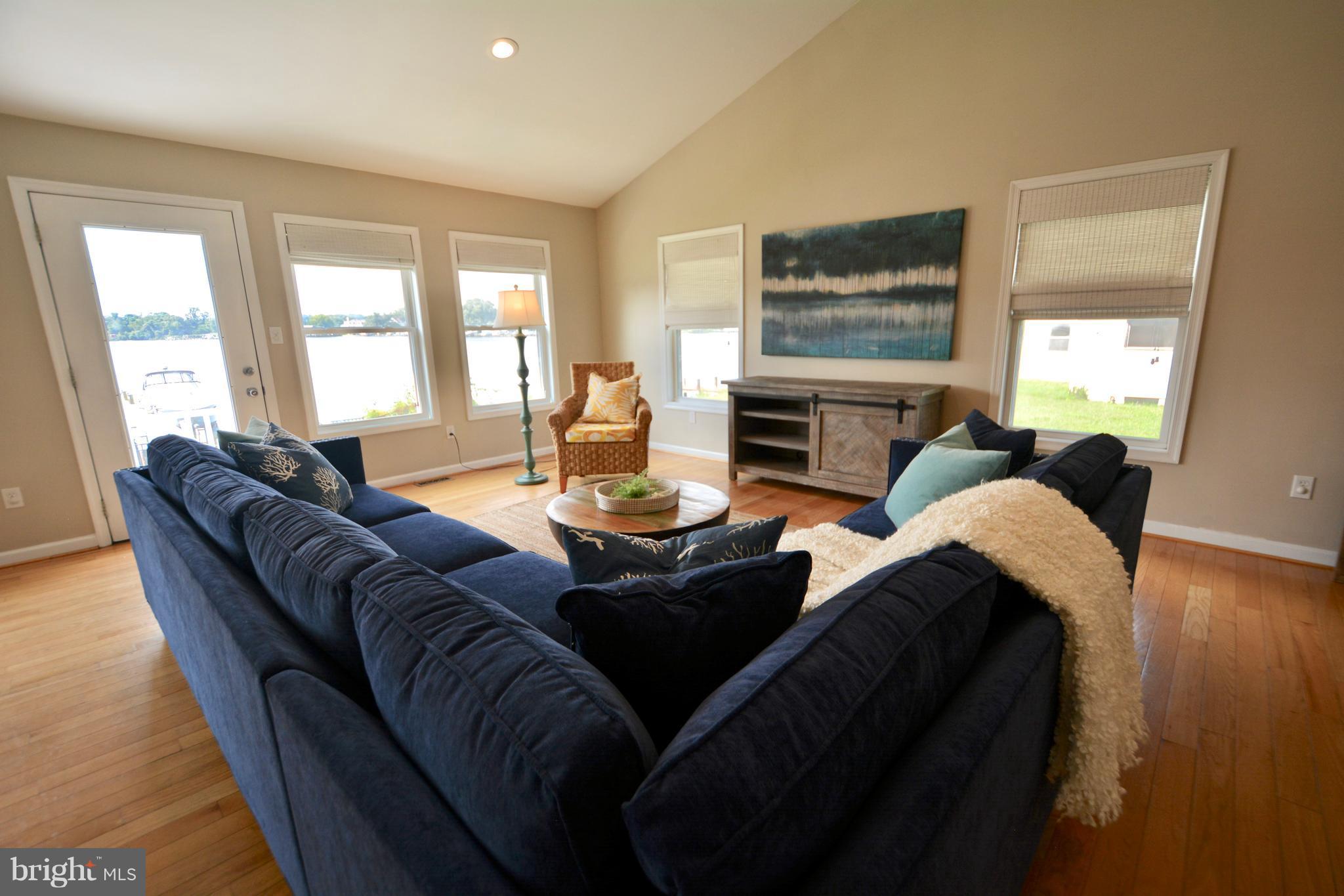 8086 Ventnor Road Pasadena, MD 21122 - Photo 22 of 30 Living Room