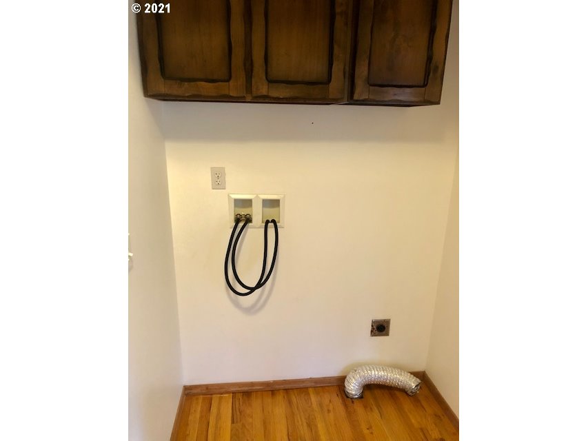 311 Panda Road Washougal, WA 98671 - Photo 19 of 21 a bathroom with a bathtub and shower