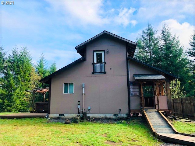 311 Panda Road Washougal, WA 98671 - Photo 3 of 21 a view of a house with pool