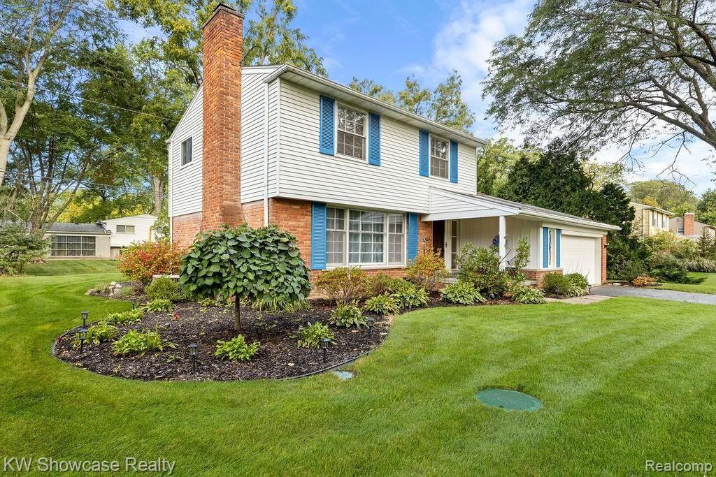 7122 Springridge Road West Bloomfield, MI 48322 - Photo 5 of 36