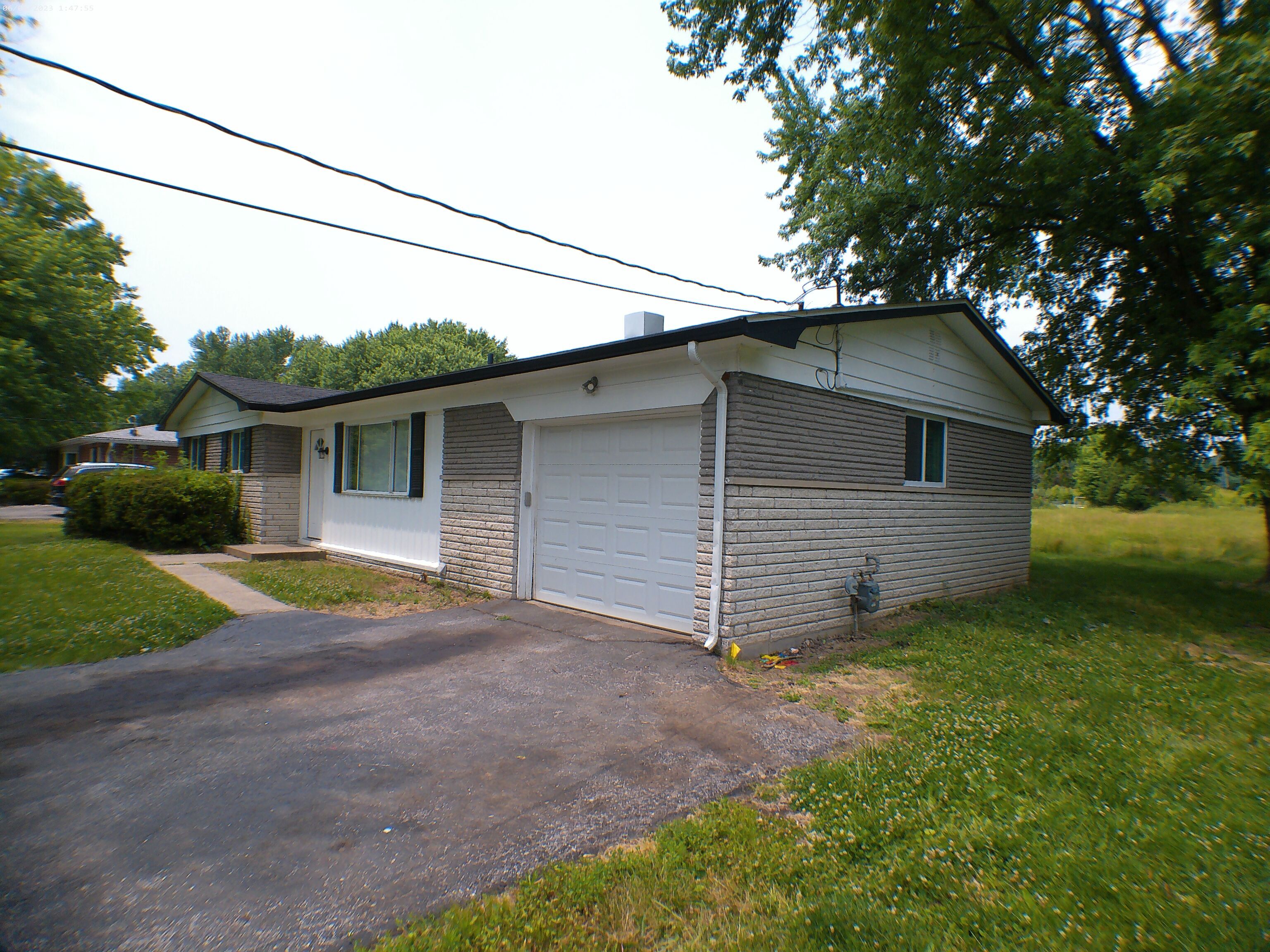 5304 West Epler Road Indianapolis, IN 46221 - Photo 3 of 22 Gallery Image 3