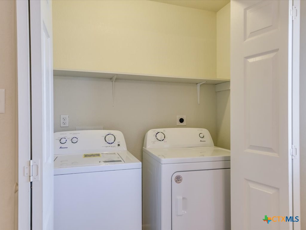 3805 El Paso Drive, Unit A Killeen, TX 76549 - Photo 4 of 20 a utility room with dryer and washer