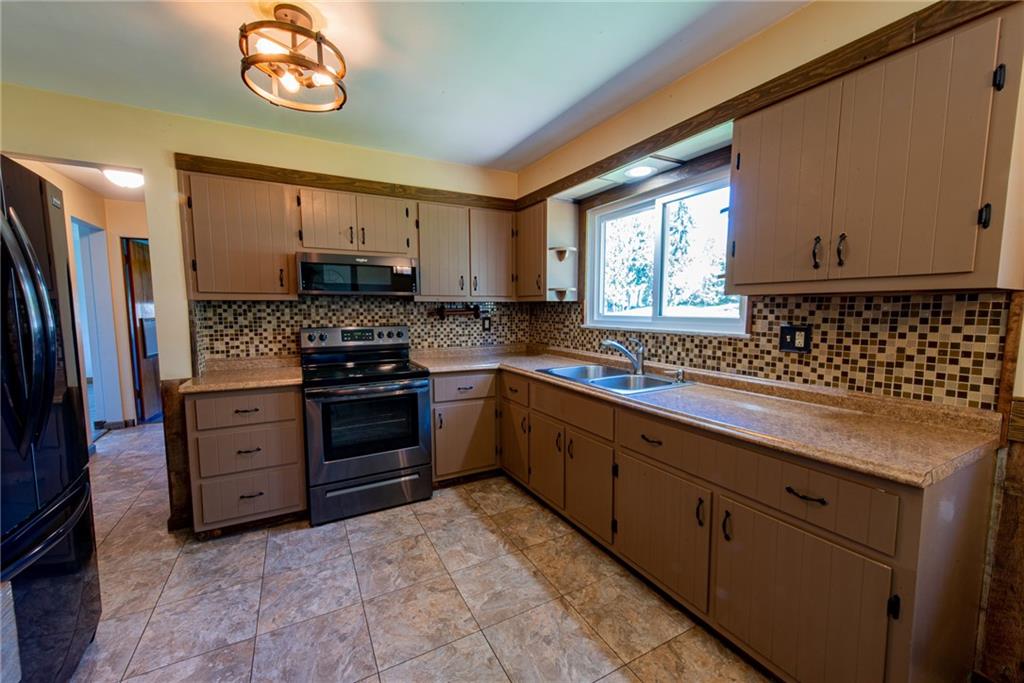 1261 Old State Road Apollo, PA 15613 - Photo 13 of 25