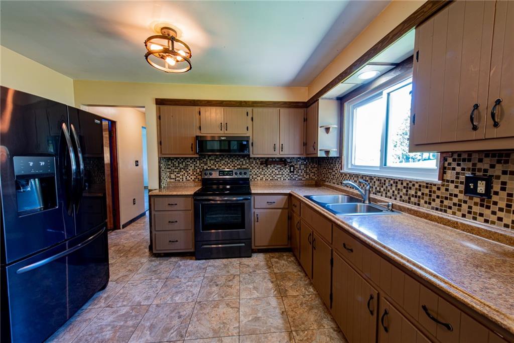 1261 Old State Road Apollo, PA 15613 - Photo 14 of 25