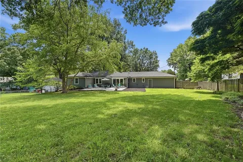 $425,000 | 1216 West 97th Street, Kansas City, MO 64114