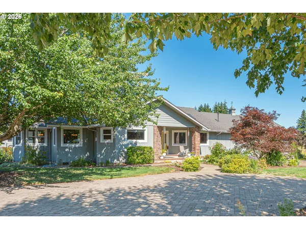 a view of a yard in front of a house