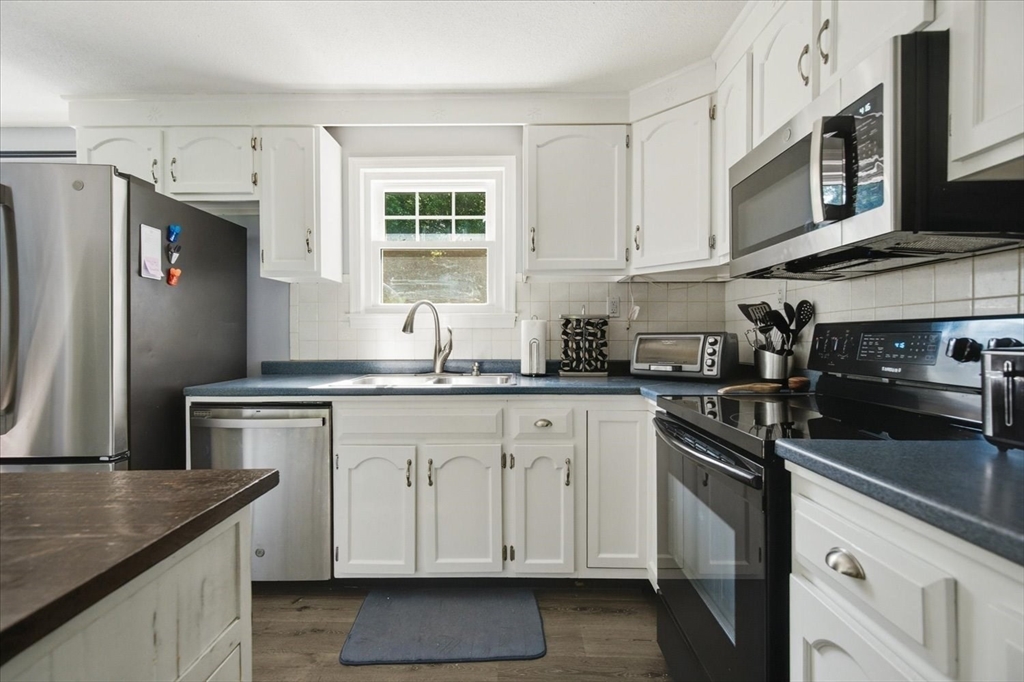 10 Buttonwood Road Amesbury, MA 01913 - Photo 8 of 37