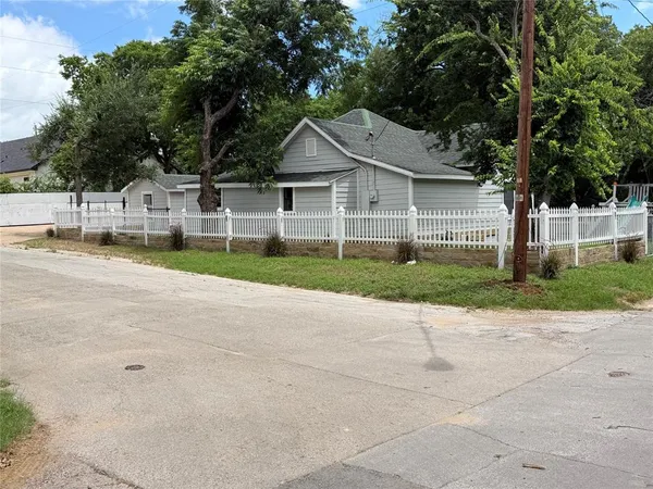 $249,900 | 701 Olive Street, Cleburne, TX 76031