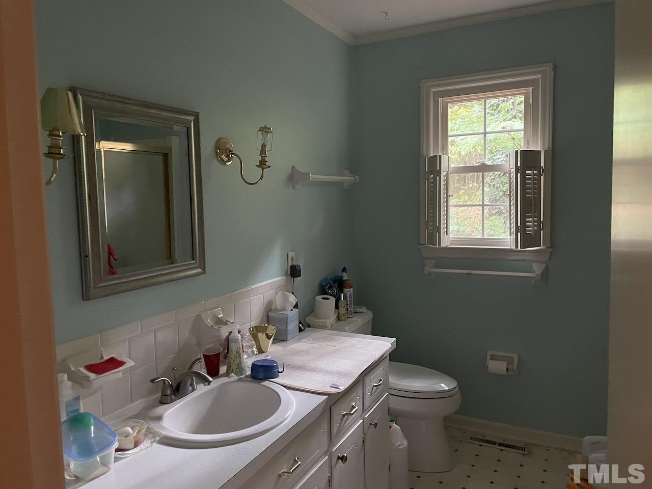 401 Andover Road Durham, NC 27712 - Photo 11 of 15 a bathroom with a toilet a sink and mirror