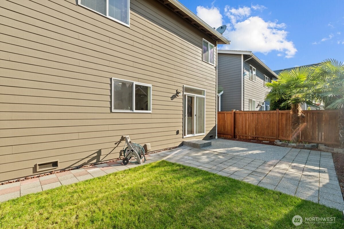 603 194th Place Southeast Bothell, WA 98012 - Photo 28 of 30 a backyard of a house with table and chairs
