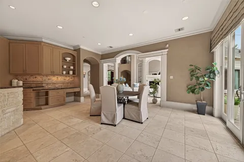 $4,200,000 | 835 Echo Lane, Hedwig Village, TX 77024