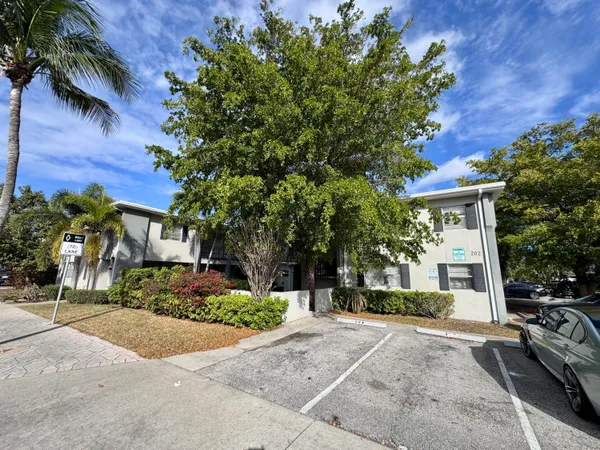 $1,695 | 202 Lucerne Avenue, Unit 12, Lake Worth Beach, FL 33460
