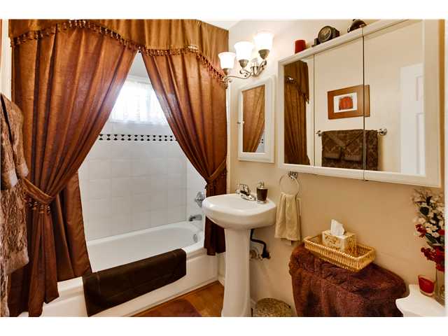 9556 Abbeyfield Road Santee, CA 92071 - Photo 8 of 17 Gallery Image 8