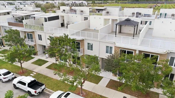 a view of multiple houses with yard
