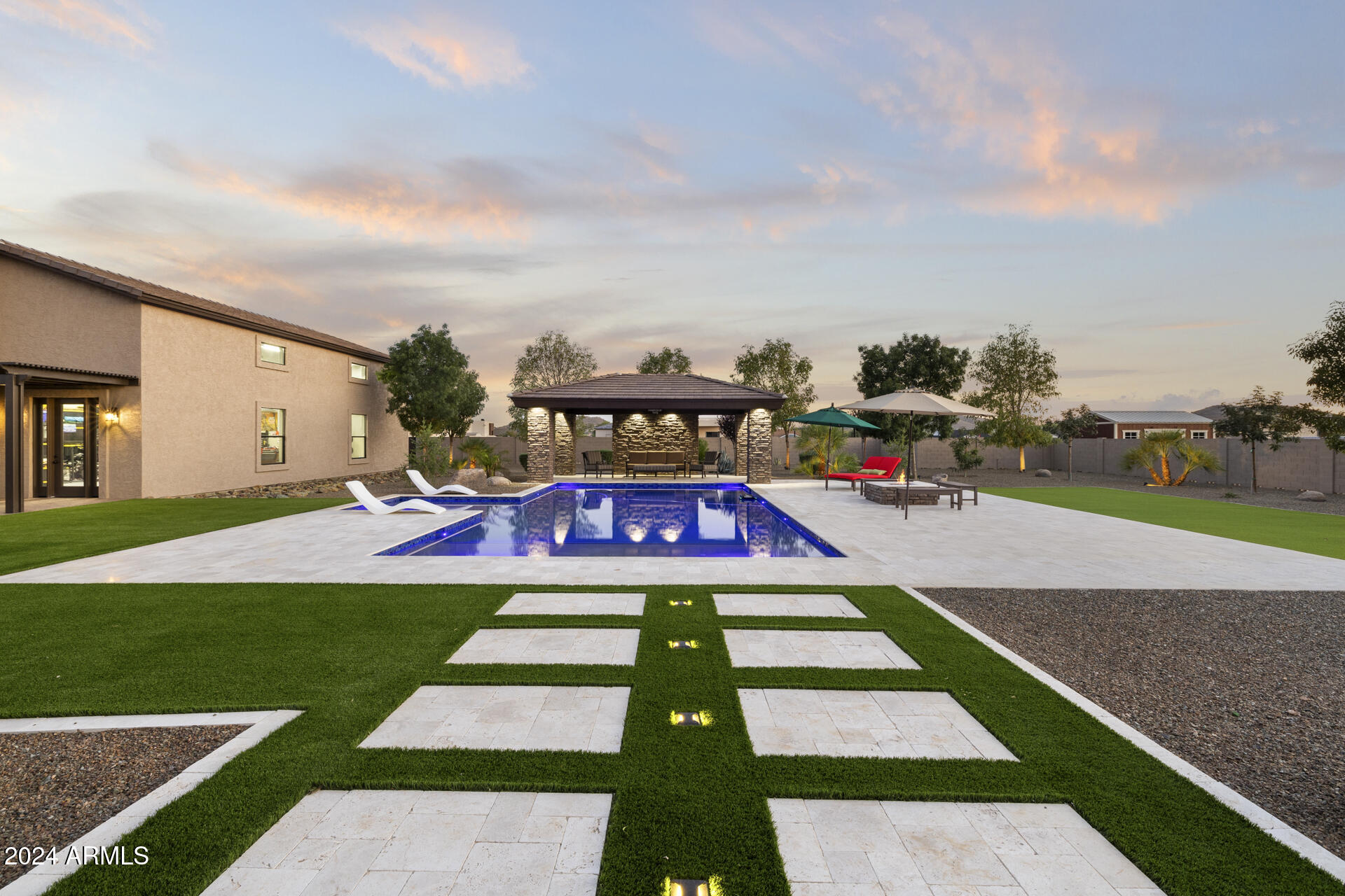 21 West Cloud Road Phoenix, AZ 85086 - Photo 62 of 97 1-172