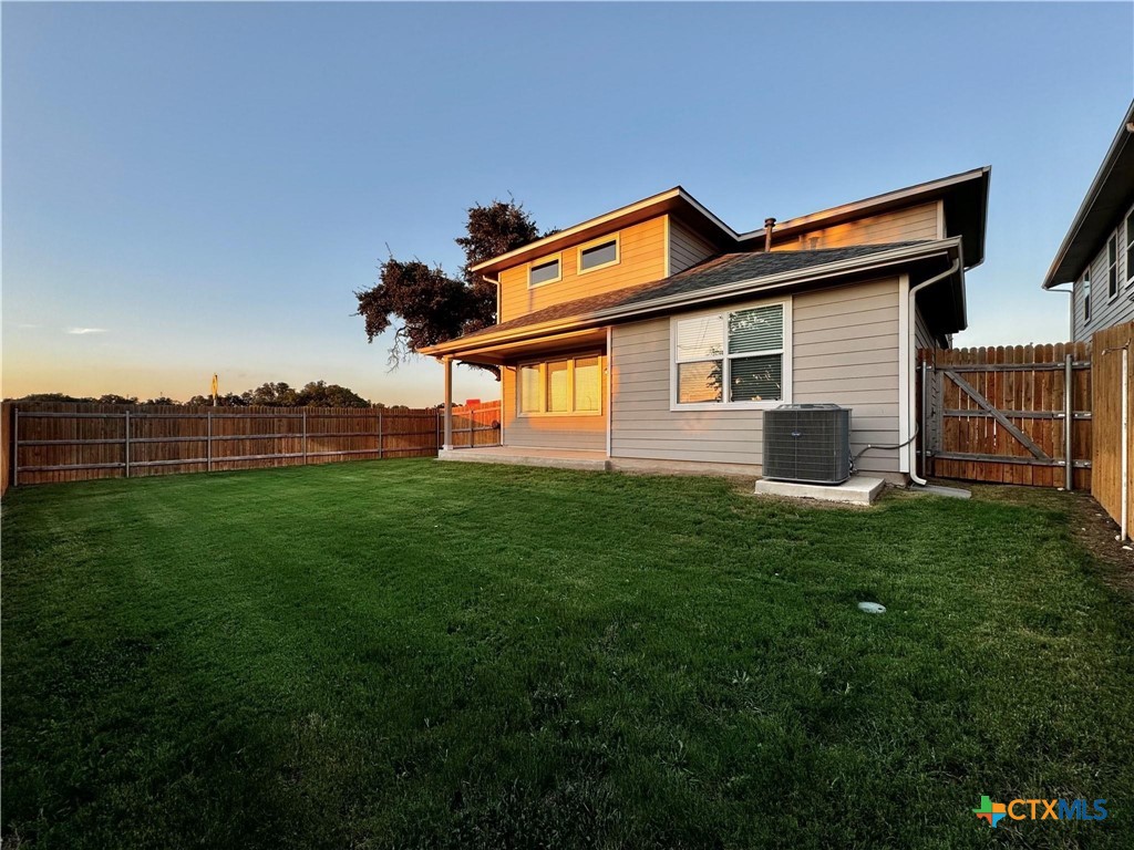 100 Geminiflora Bend Leander, TX 78641 - Photo 32 of 38 a front view of house with yard and green space