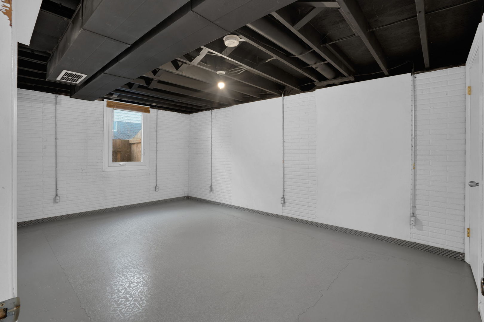 526 29th Avenue West Milan, IL 61264 - Photo 21 of 28 a view of an empty room