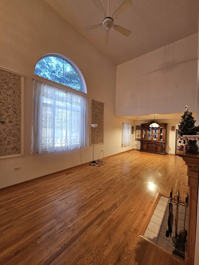 2013 Jeffrey Lane, Unit 2013 Elgin, IL 60123 - Photo 12 of 27 a view of an empty room with window and wooden floor